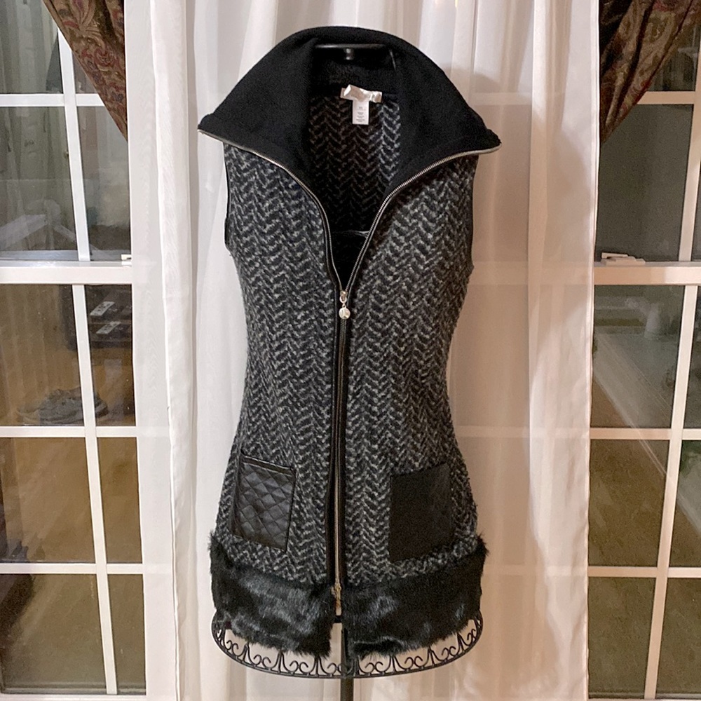 White and Black Bougie Sweater Dress Waist: 14 in _Bust: 15.5. Faux Blk.Fur.